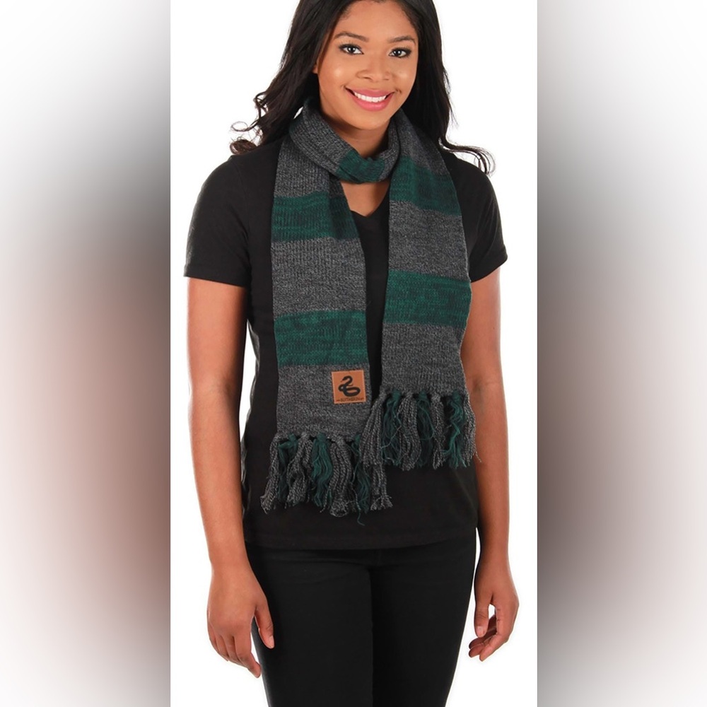 NWT Elope Harry Potter Slytherin house knit scarf